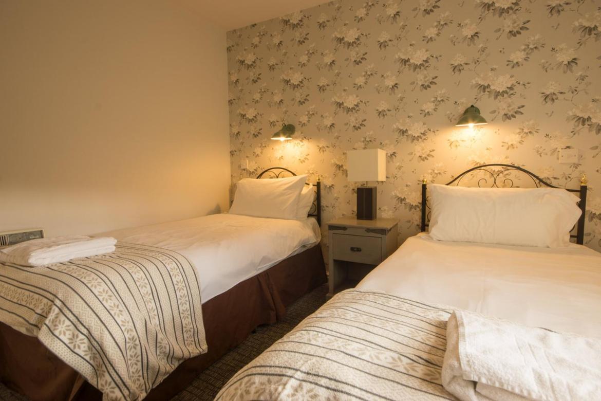 Eyam Cottage - Darwin Lake Holiday Village Матлок Екстериор снимка