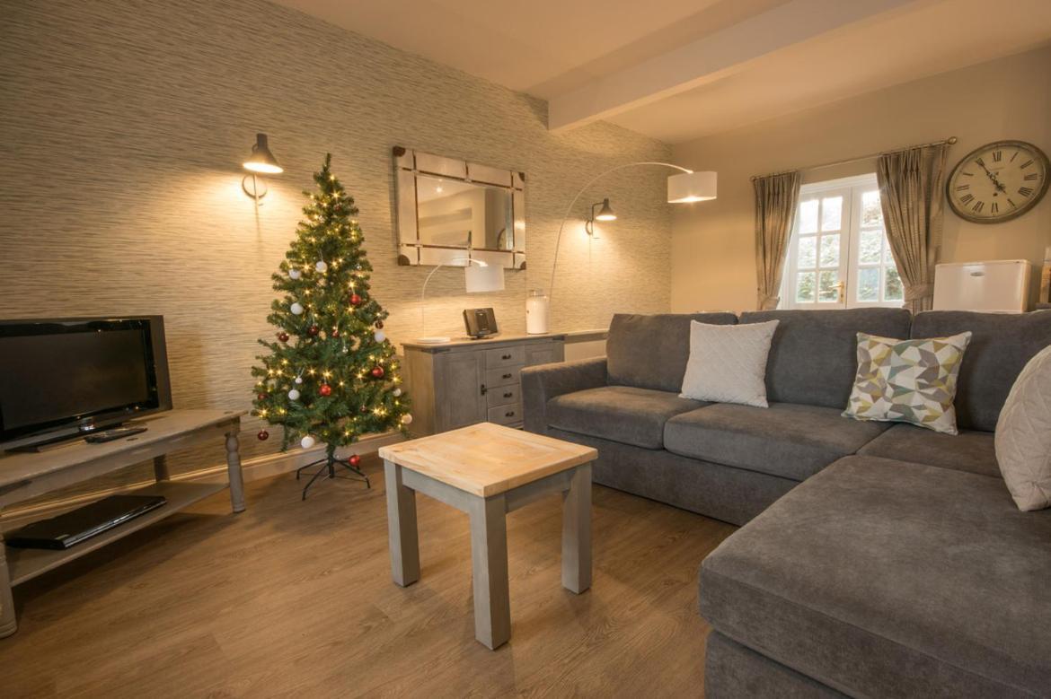 Eyam Cottage - Darwin Lake Holiday Village Матлок Екстериор снимка