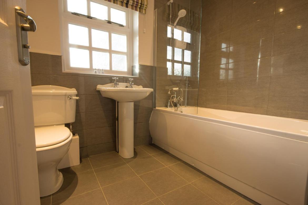 Eyam Cottage - Darwin Lake Holiday Village Матлок Екстериор снимка